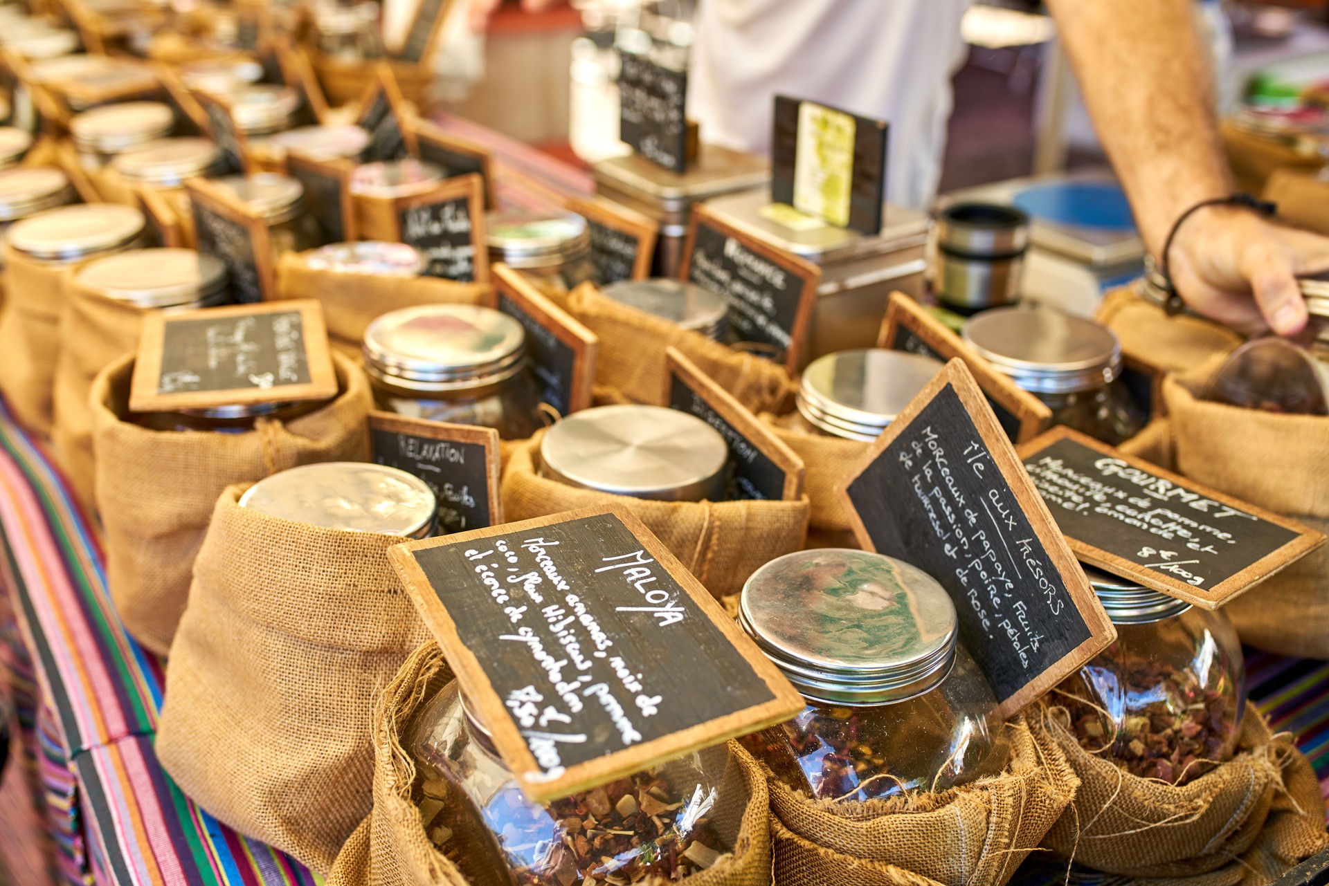 vente de thés sur le marché local, Ile de la réunion